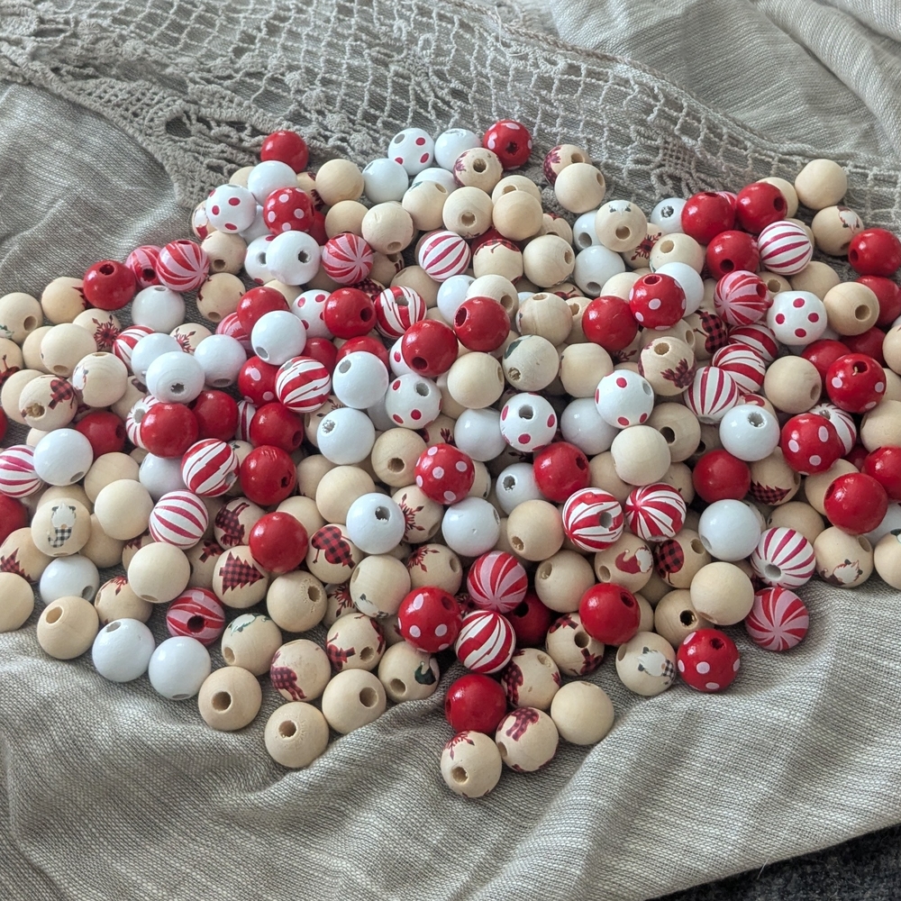 Large Lot Of Wooden Christmas Beads